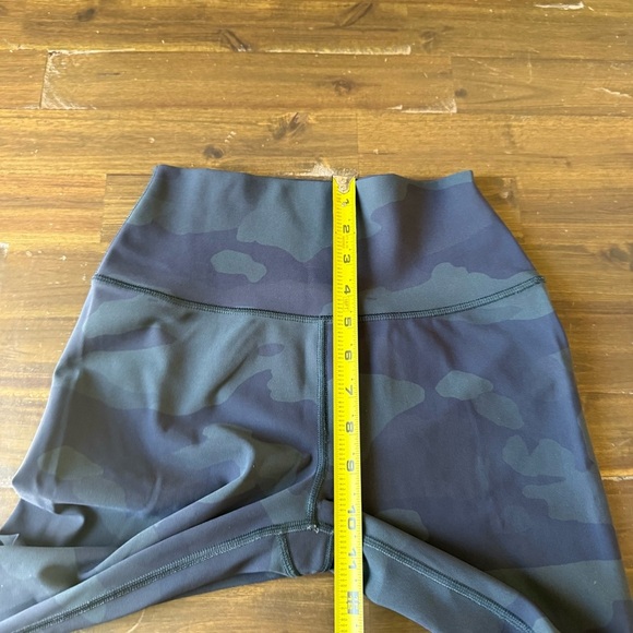 AloCamo High-Waisted Leggings - Picture 8 of 9